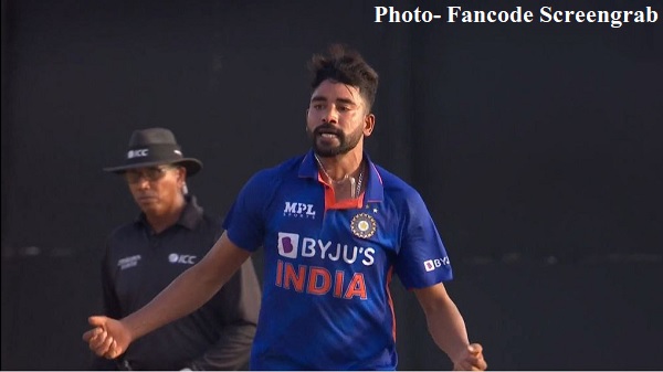 सिराज अंतिम ओवर फेंकने आए 