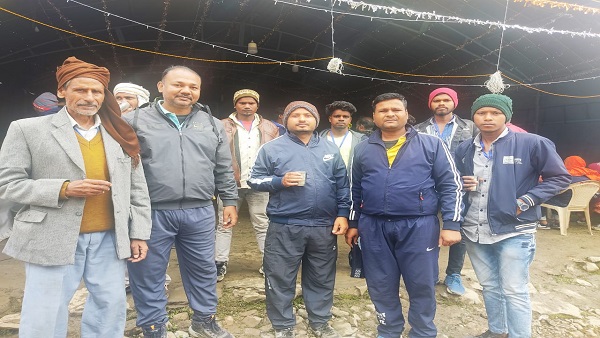 शेषनाग बेसकैंप में सागर के युवा 