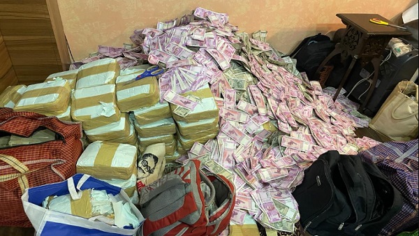 18 घंटे हुई छापेमारी