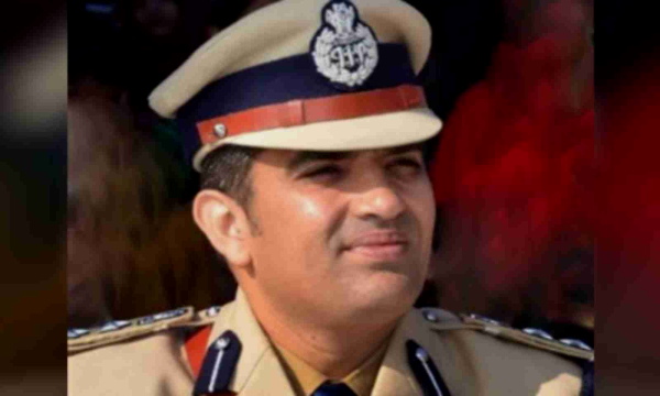 आकाश कुलहरि की पत्‍नी हैं प्रोफेसर