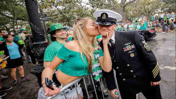 किसिंग करना