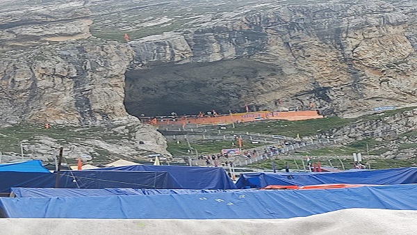 पव‍ित्र अमरनाथ गुफा के आसपास सब सामान्‍य 