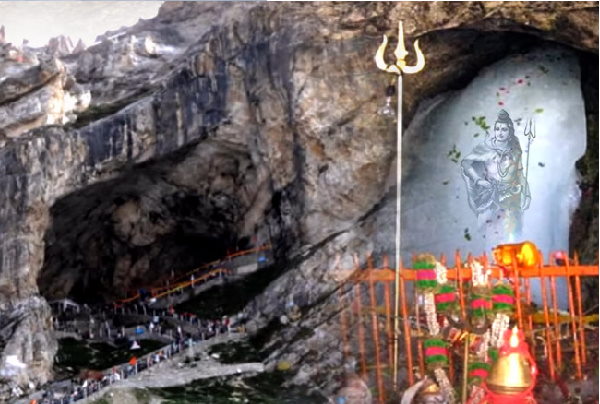 हजारों फीट ऊंचाई पर विराजे हैं बाबा बर्फानी