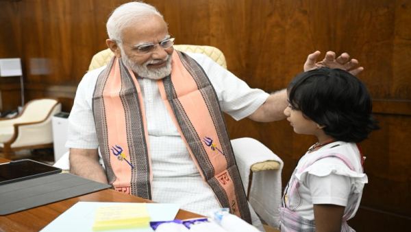पीएम मोदी से आहना की भेंट