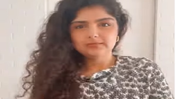 ब्रा उतारते हुए बनाया वीडियो ब्रा उतारते हुए बनाया वीडियो