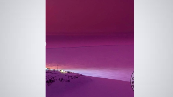 आसमान हुआ गुलाबी