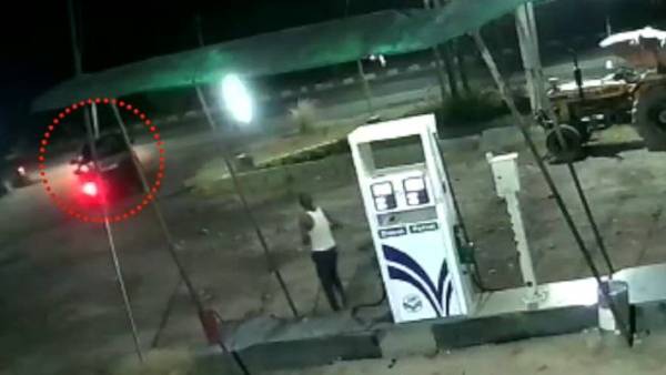 गाड़ी की टंकी फुल होते ही फ़रार हुआ चोर