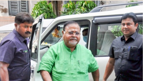 पार्थ चटर्जी नहीं दे रहे हैं ईडी के सवालों का जवाब पार्थ चटर्जी नहीं दे रहे हैं ईडी के सवालों का जवाब