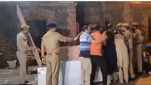 टू गए सारे प्रोटोकॉल