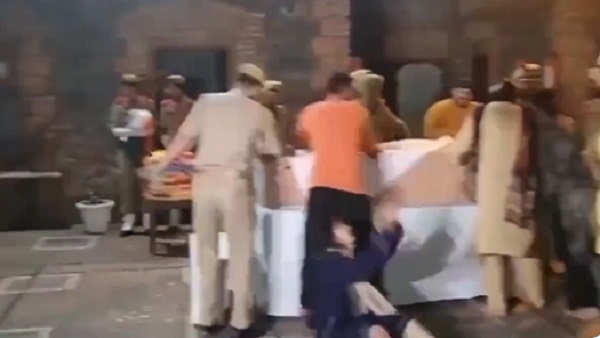 पुरुष भी खुद को नहीं संभाल सके