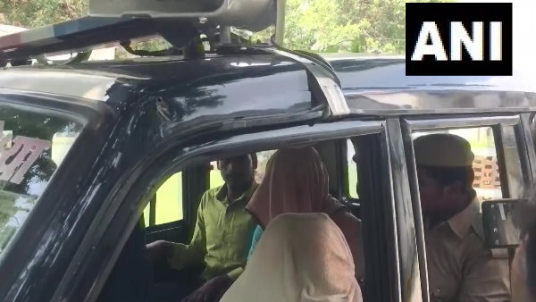 शिक्षिका ने निजी पलों की तस्वीरें, वीडियो होने की बात कहकर डराया