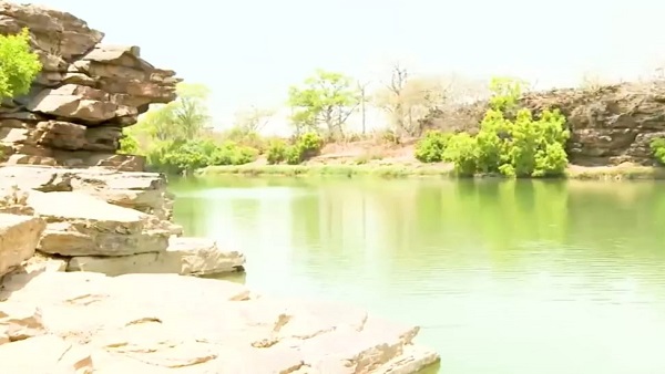 यहां करोड़ों बेलपत्र चढ़े, वापस नहीं द‍िखे