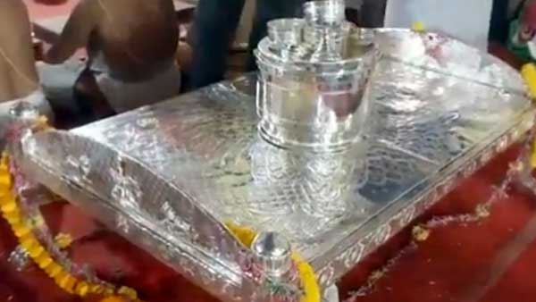 गर्भगृह में रखा जाएगा पलंग, बाबा करेंगे शयन गर्भगृह में रखा जाएगा पलंग, बाबा करेंगे शयन