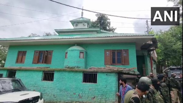 कुलगाम में भाग गए थे आतंकी