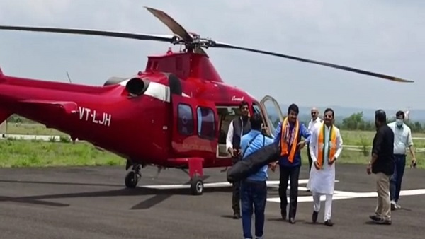 हेल‍िकॉप्‍टर से मनोज त‍िवारी सागर पहंचे