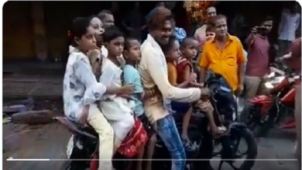 एक बाइक पर सात सवार एक बाइक पर सात सवार