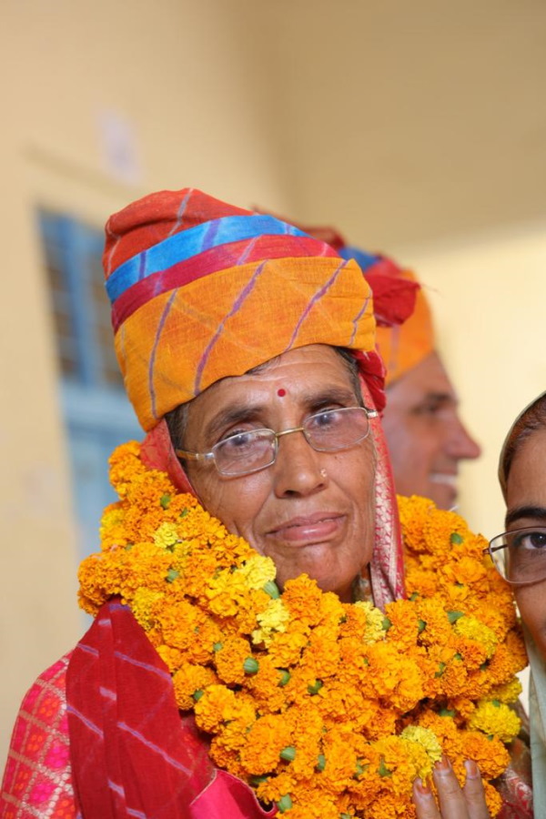 मां हो गईंं भावुक