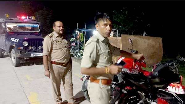 रिंग रोड पर जन्मदिन मनाने का बढ़ रहा ट्रेंड