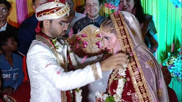 हिंदुस्तानी दुल्हन बनीं रशिया की जारा, हिंदु रीति-रिवाज से की शादी हिंदुस्तानी दुल्हन बनीं रशिया की जारा, हिंदु रीति-रिवाज से की शादी