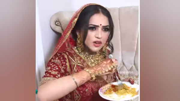 लोग कुछ यूं कर रहे कमेंट्स