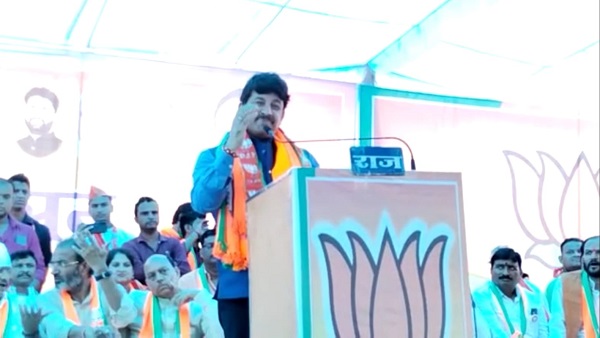 मनोज त‍िवारी पीटीसी ग्राउंड में भाजपा कार्यकर्ताओं को संबोध‍ित करते हुए 