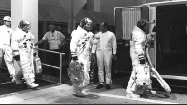 चांद पर इंसान के कदमों के निशान