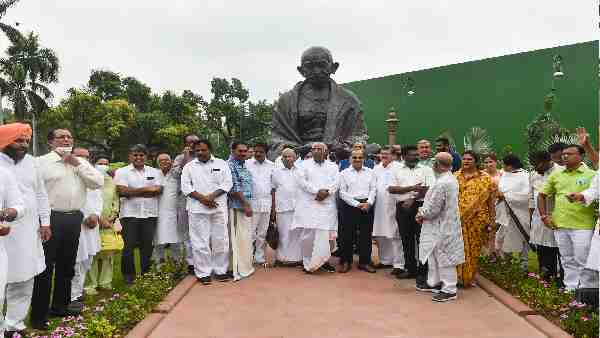 प्रतिष्ठा के मौलिक अधिकार का भी सम्मान जरूर- आनंद शर्मा