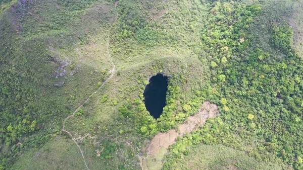 अंतहीन मानते थे गड्ढा