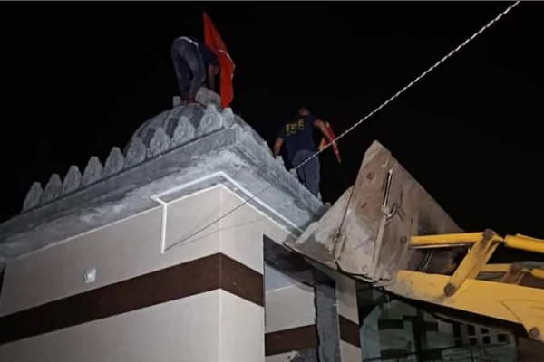 Gujarat: An temple was demolished in Navsari