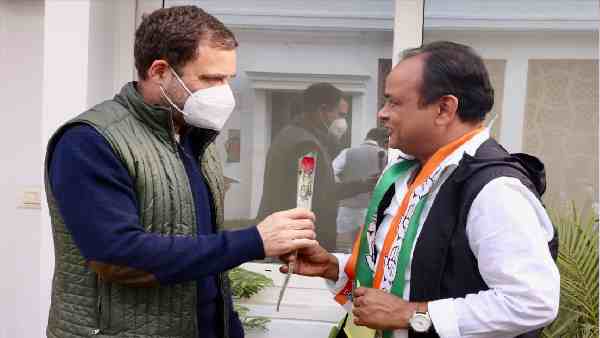 स्कूलों में शुक्रवार की छुट्टी को लेकर हो रहा है विवाद