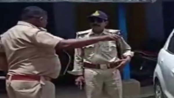 लापरवाह एसआई को डांटते एएसपी 