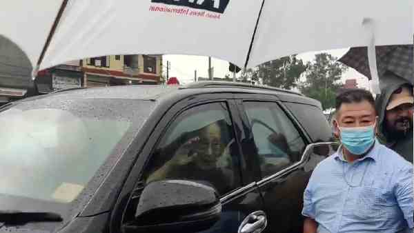 लेह में दलाई लामा की स्वागत की जोरदार तैयारी