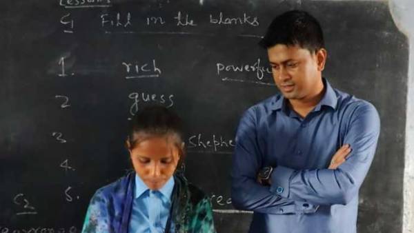 भोजन करने के दौरान बच्चों से किया संवाद