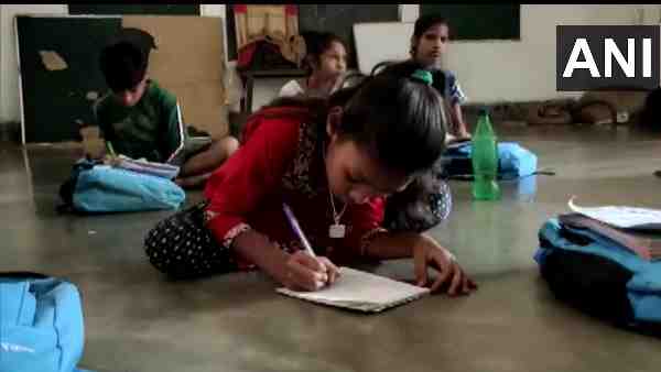 अधिकांश स्कूल मुस्लिम बाहुल्य इलाकों के