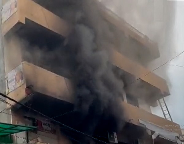 WATCH Video Of fire broke out in building New Ashok Nagar Delhi, 4 fire tenders On rescue 