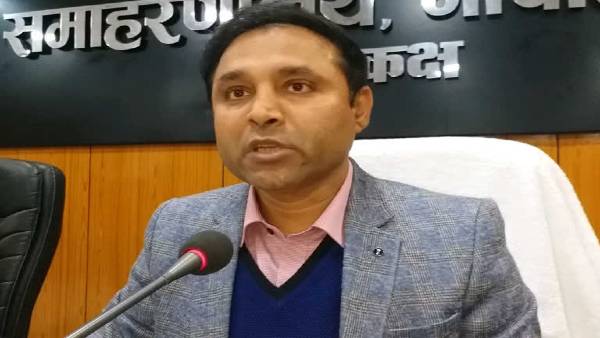 स्कूल के हालातों का DM ने लिया जायजा