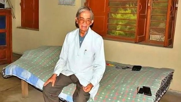 नहीं की शादी, खुद जीते हैं सादा जीवन