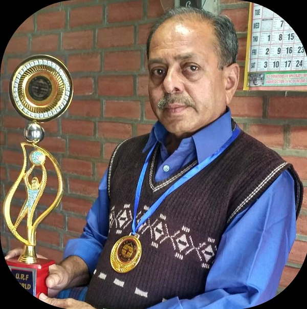 54 डिग्रियां और सर्टिफिकेट रखते हैं 54 डिग्रियां और सर्टिफिकेट रखते हैं