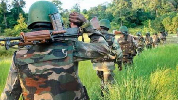 माओवादियों के कोर इलाके में घुस रहे जवान 