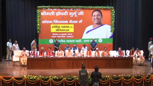  Lucknow: NDAs Droupadi Murmu meeting with BJP MPs and MLAs, CM Yogi received her at the airport
