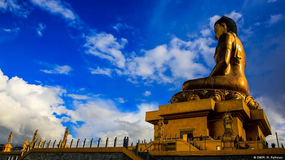 प्रति पर्यटक प्रति रात दो सौ डॉलर सतत विकास शुल्क लिया जाएगा