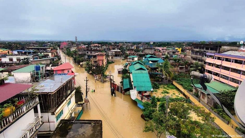 सरकार का कहना है कि तटबंध काटने से आई सिलचर में बाढ़