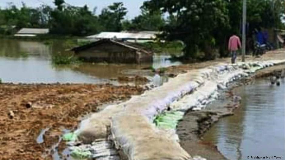 तटबंध काटने के आरोप में अब तक 4 लोगों को गिरफ्तार किया गया है