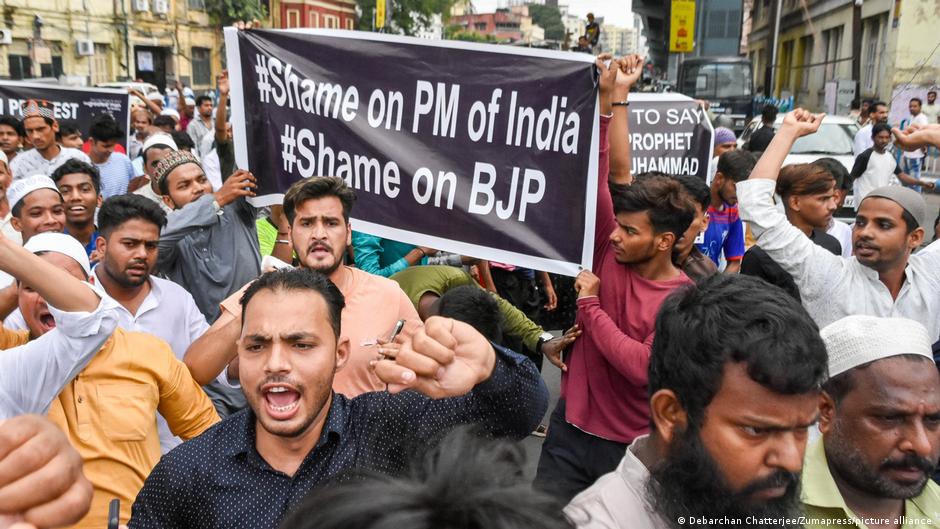 यह ऐसे समय में हुआ है जब बीजेपी पर देश और विदेश में इस्लामोफोबिया फैलाने के आरोप लग रहे हैं