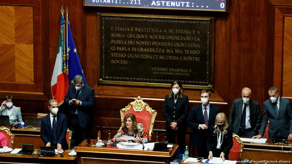 मारियो द्रागी ने विश्वास मत हासिल कर लिया लेकिन गठबंधन में शामिल एक पार्टी ने उनका समर्थन करने से मना कर दिया