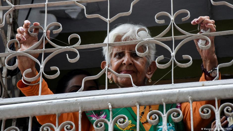 90 साल की रीना वर्मा उसी घर में एक बार फिर 90 साल की रीना वर्मा उसी घर में एक बार फिर