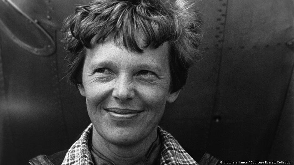 प्लेन में अटलांटिक महासागर को पार करने वाली पहली महिला एमेलिया इयरहार्ट