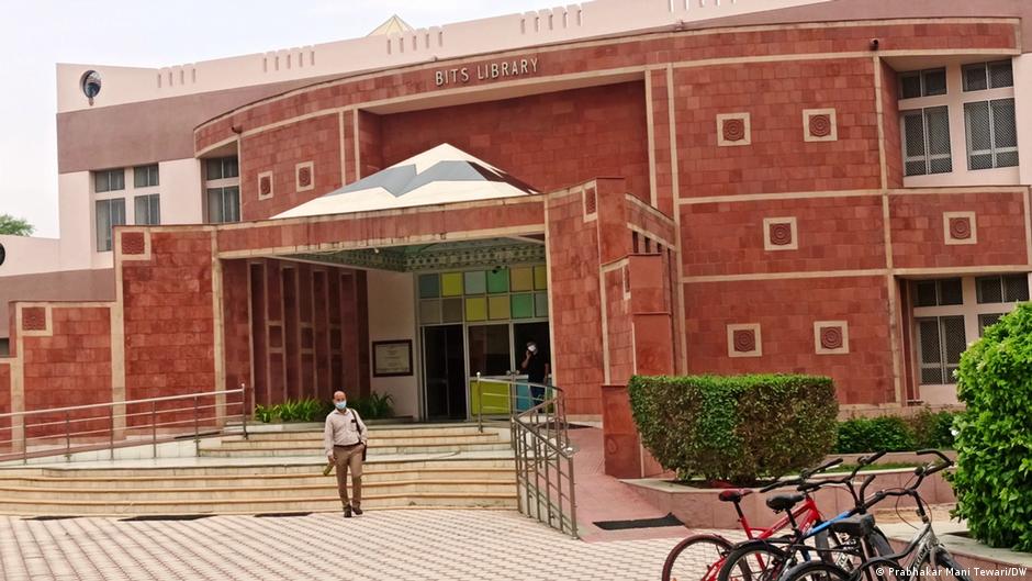 बड़े संस्थानों से पढ़ाई करने के बावजूद कंपनियों के बोर्ड में कम ही महिलायें दिखाई देती हैं