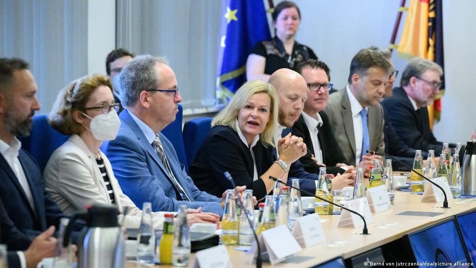 जीएटीजेड के दौरे पर गईं गृह मंत्री नैंसी फेजर