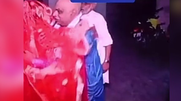 बेटी की विदाई पर पिता का मजेदार वीडियो 